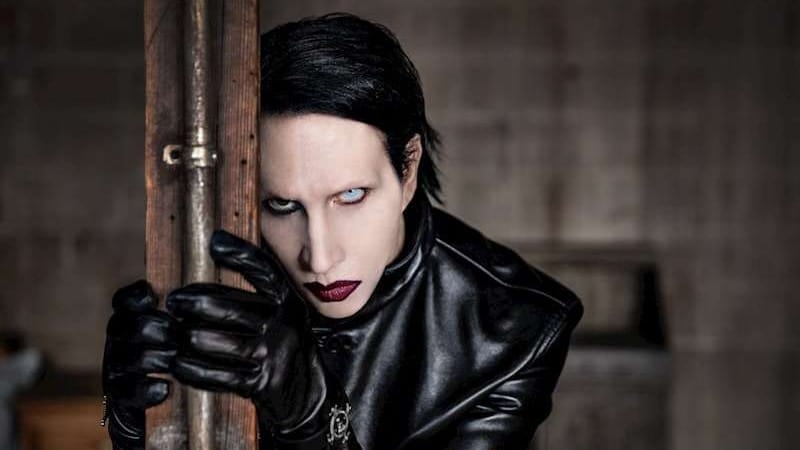 Marilyn Manson lança versão sombria de “In the Air Tonight” em novo álbum
