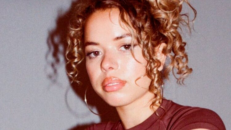 Nilüfer Yanya lança “Cold Heart”, primeira faixa inédita desde “My Method Actor”