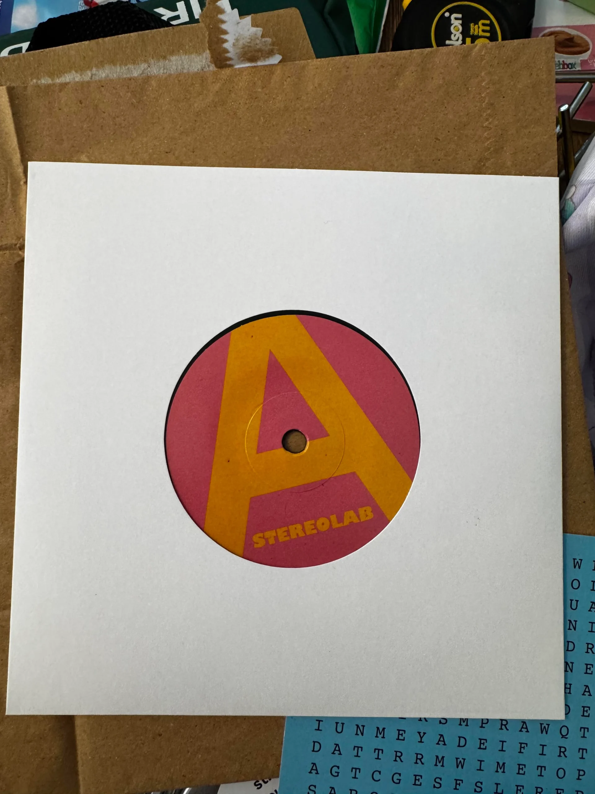 Stereolab lança faixa inédita e gera especulações sobre novo álbum