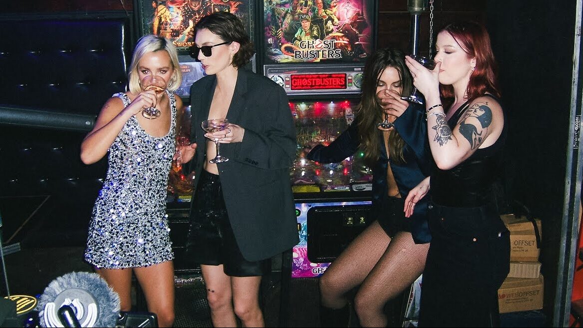 The Beaches anuncia novo álbum No Hard Feelings: Ouça “Last Girls At The Party”