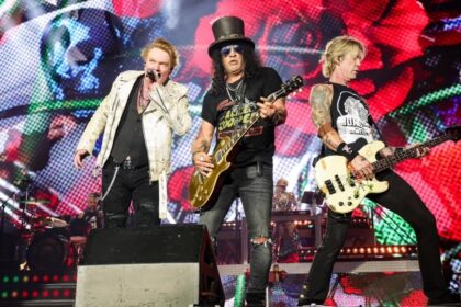 Processo de ex-empresário contra Guns N’ Roses trava livro