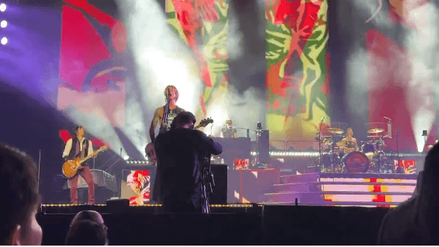 Guns N’ Roses homenageia Thin Lizzy em show no Japão com cover inédito de “Thunder and Lightning”