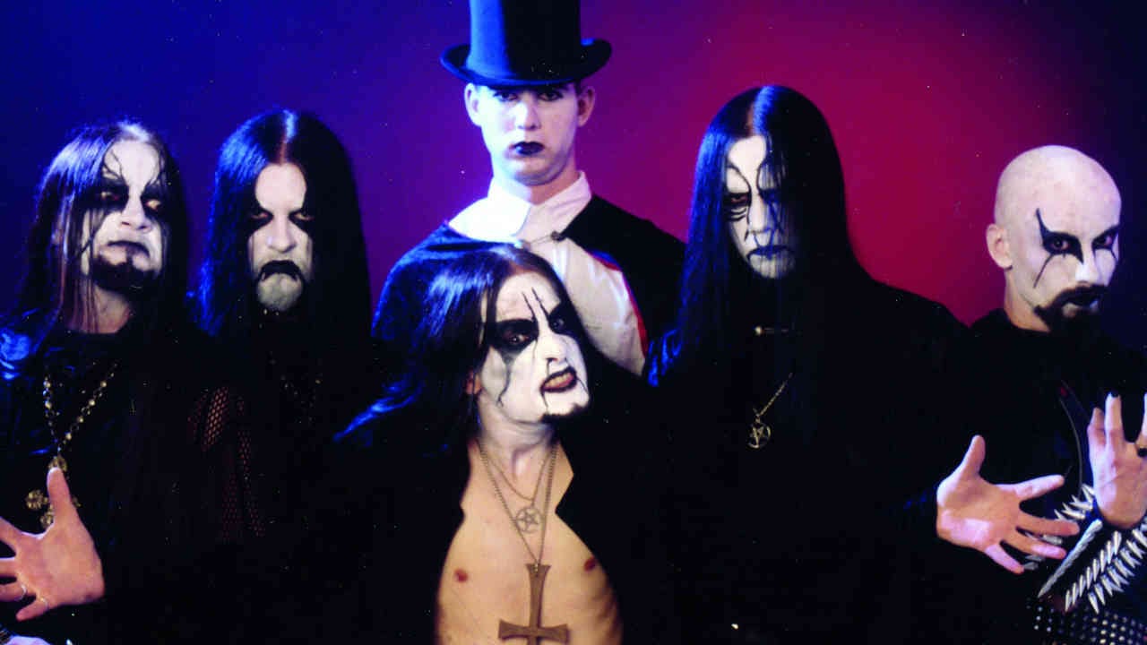 Dimmu Borgir em 1997: Tjoldav, Silenoz, Shagrath, Stian Aarstad, Nagash e Jens-Petter Sandvik – Créditos: imprensa