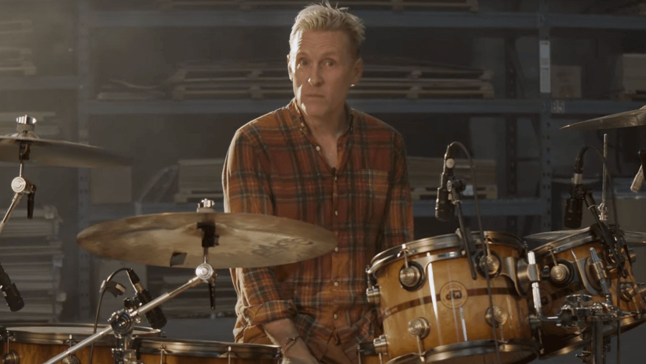 Baterista original do Foo Fighters e outros músicos reagem à demissão de Josh Freese