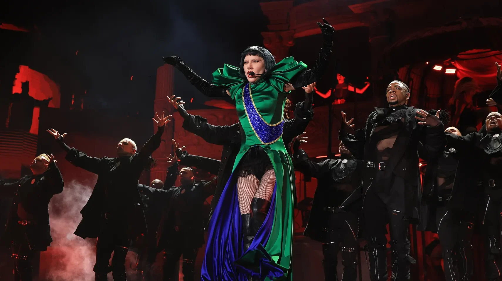 Lady Gaga reúne 2,5 milhões em show no Rio sob ameaça investigada pela polícia