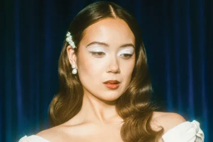 Laufey lança vídeo de “Lover Girl” em cenário japonês