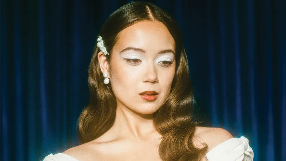Laufey lança vídeo de “Lover Girl” em cenário japonês