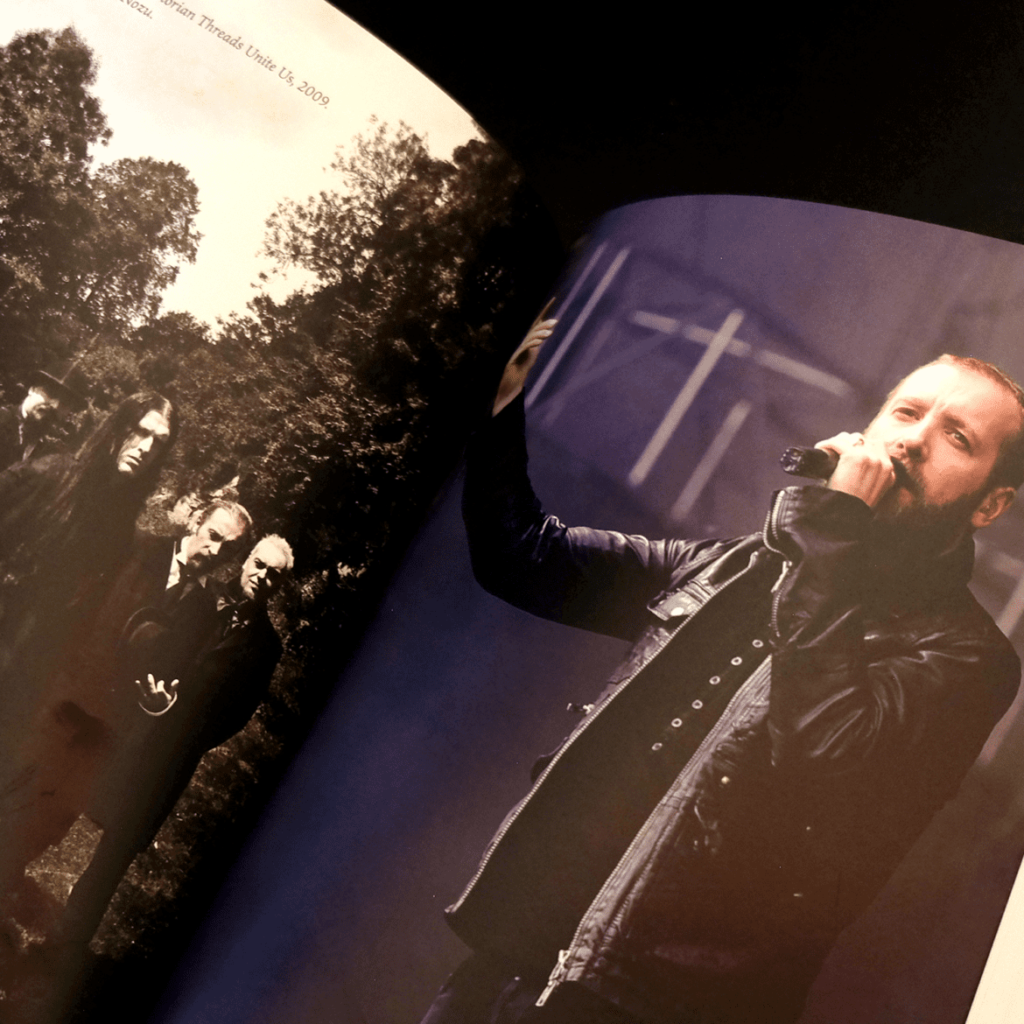 Paradise Lost participa de sessão de autógrafos de biografia oficial em Baltimore