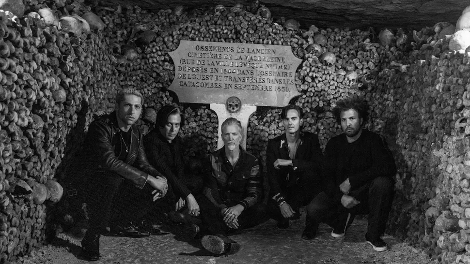 Queens of the Stone Age libera Alive In The Catacombs