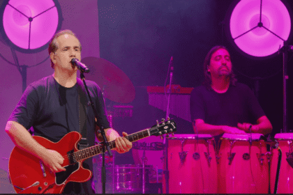 Ricardo Bacelar ao Vivo no Cineteatro São Luiz chega às plataformas nesta sexta-feira, dia 30 de maio
