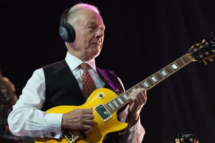 Robert Fripp passa por cirurgia de emergência na Itália e segue em recuperação