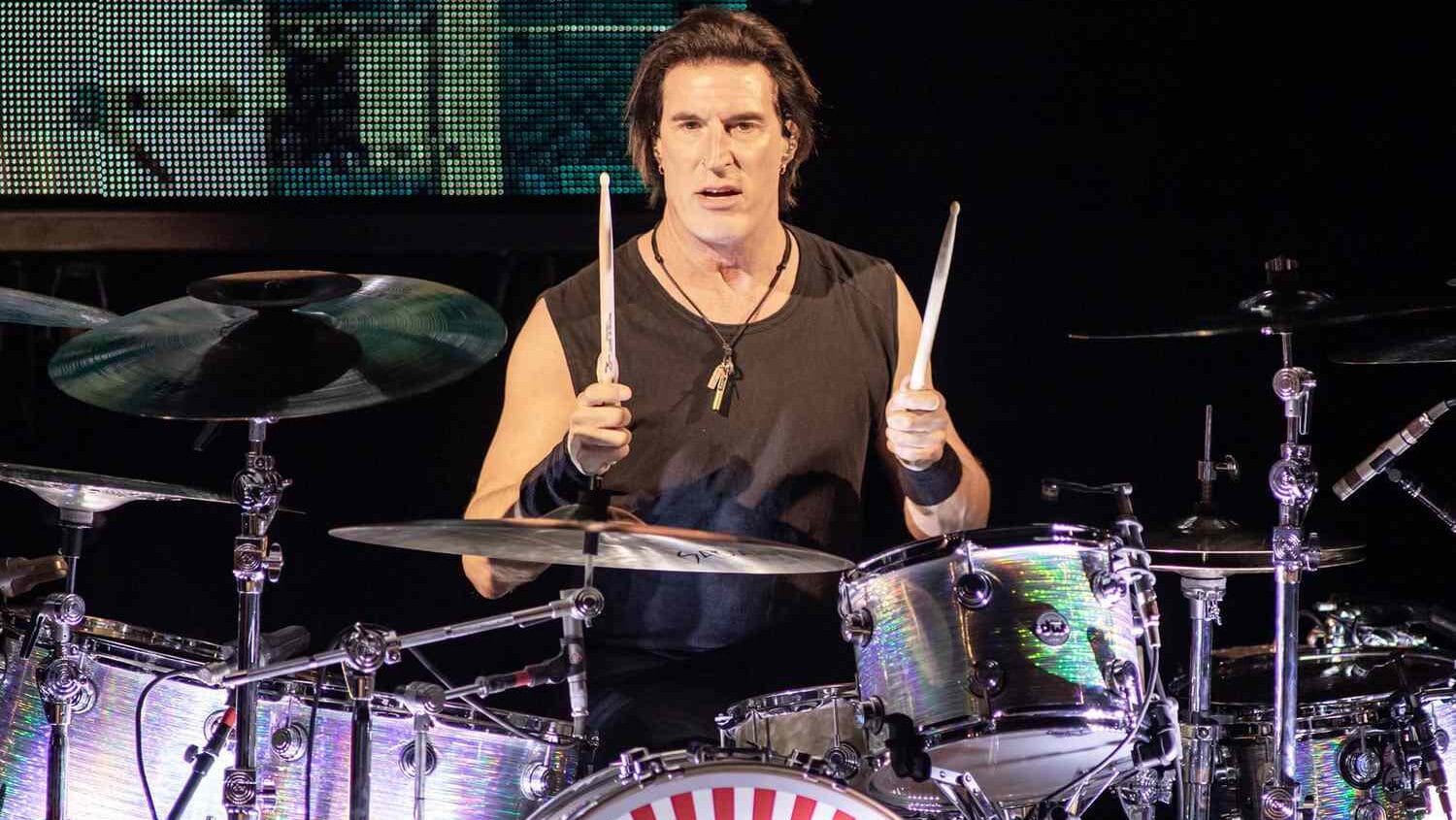 Alice in Chains adia compromissos de maio após problema de saúde com baterista Sean Kinney