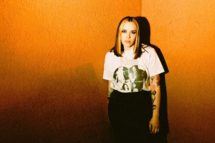 Soccer Mommy anuncia novo EP com versões acústicas