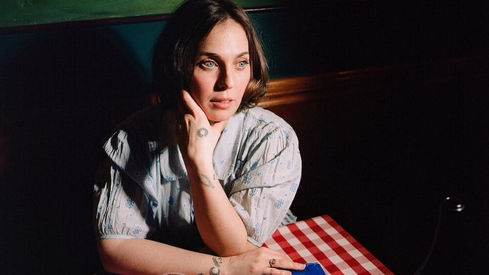 U.S. Girls anuncia novo disco e apresenta faixa “Bookends”