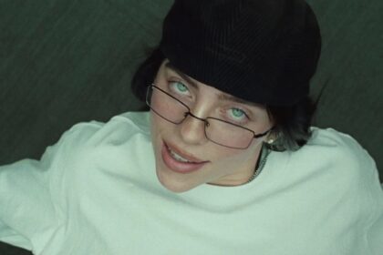 Billie Eilish critica bilionários e doa US$ 11,5 mi