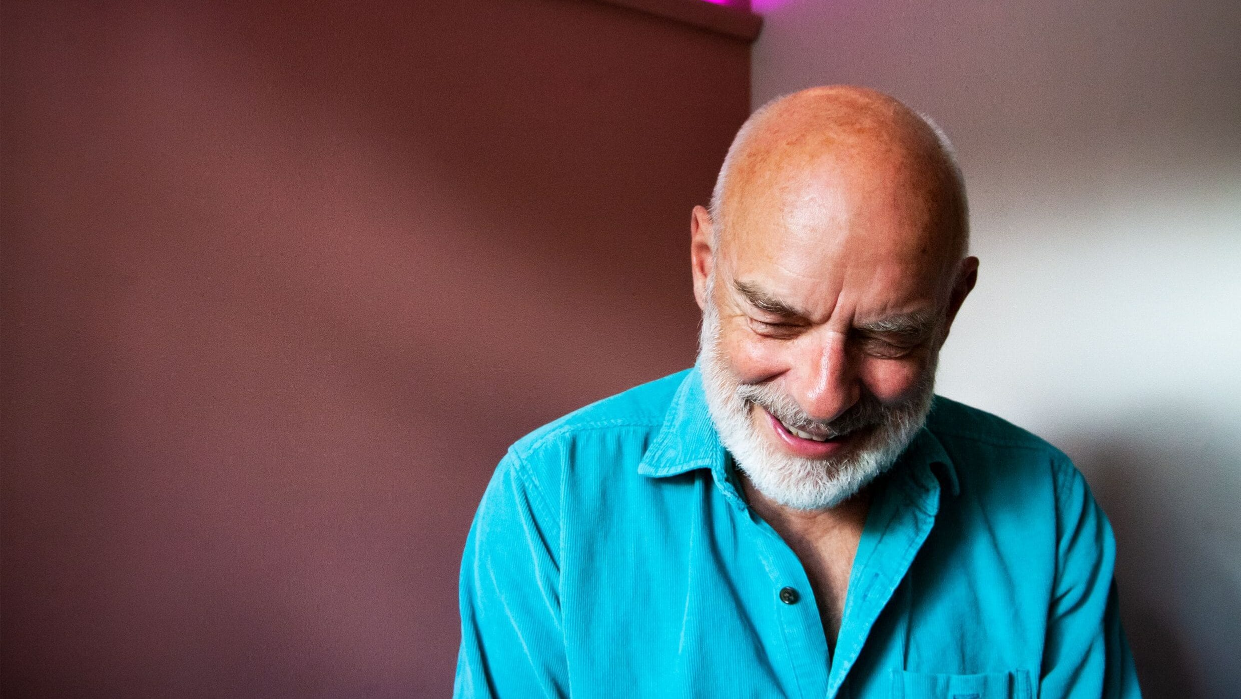 Brian Eno critica a Microsoft por seu apoio ao exército israelense