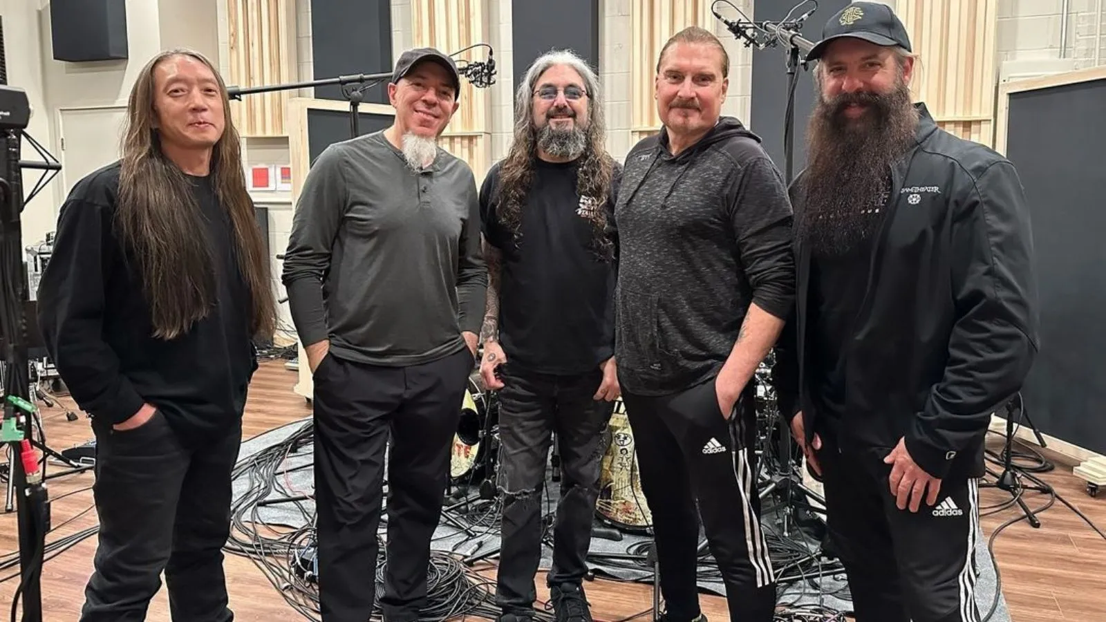 Dream Theater anuncia box set “Vol. II” com discos dos anos 2000 em vinil