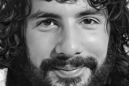 Yusuf / Cat Stevens revela trajetória em autobiografia inédita