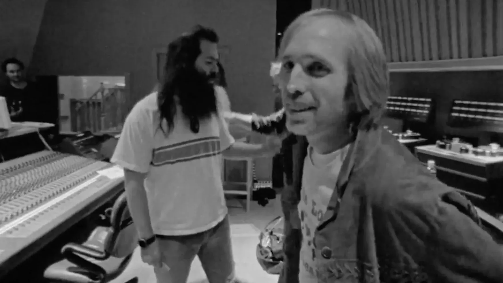 Hino sem esforço de Tom Petty: A história por trás de “Wildflowers”