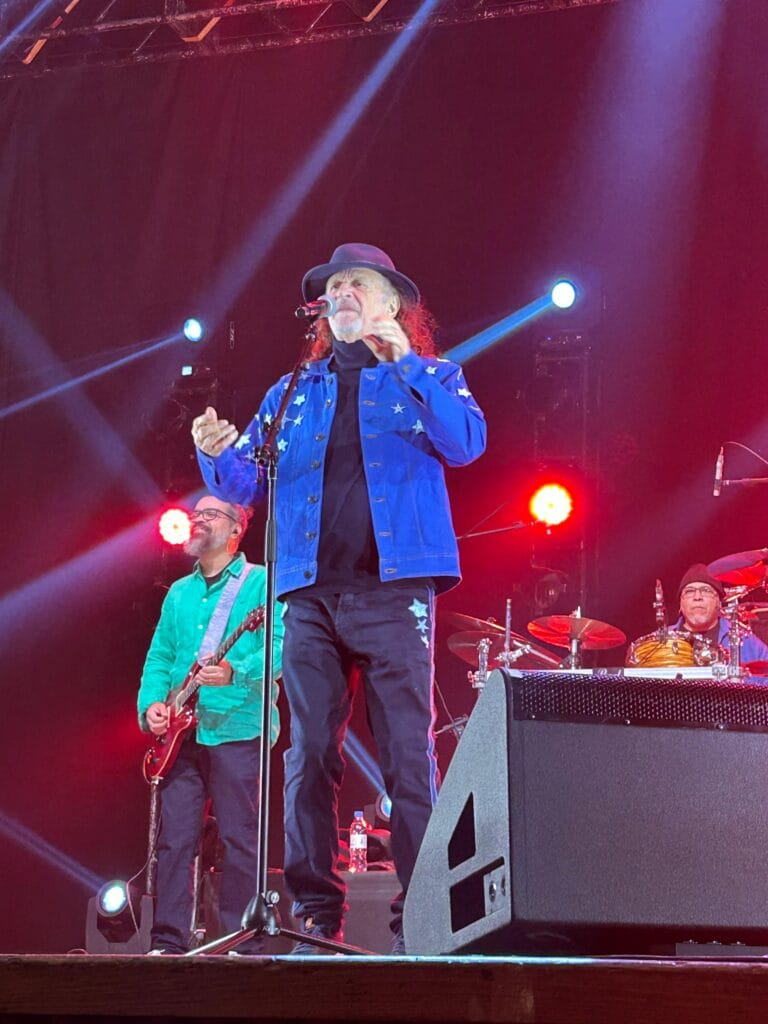 Alceu Valença incendeia Porto Alegre com show vibrante e atemporal
