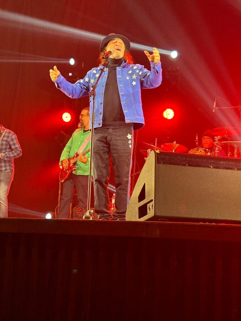 Alceu Valença incendeia Porto Alegre com show vibrante e atemporal