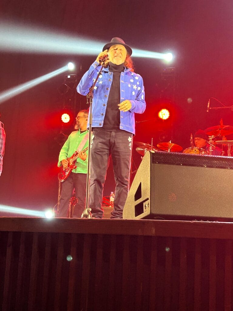 Alceu Valença incendeia Porto Alegre com show vibrante e atemporal