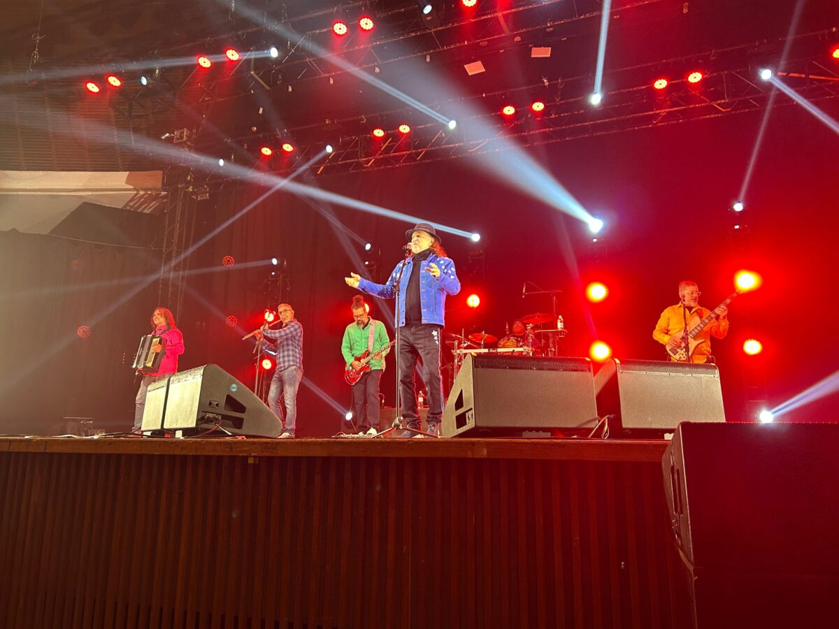 Alceu Valença incendeia Porto Alegre com show vibrante e atemporal
