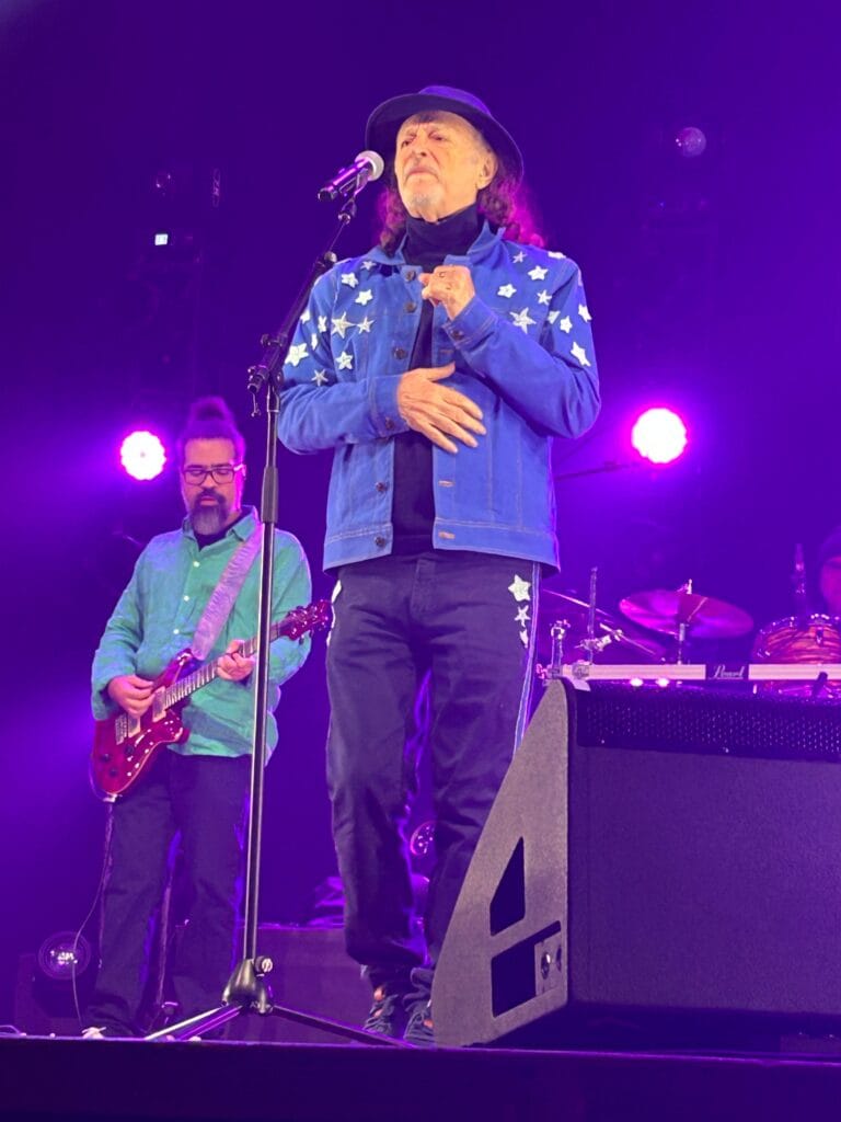 Alceu Valença incendeia Porto Alegre com show vibrante e atemporal