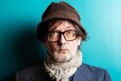 Jarvis Cocker critica nostalgia do Britpop e defende inquietação artística dos anos 90