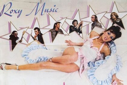 O álbum de estreia do Roxy Music, lançado em 1972, marcou o glam rock e a cultura da década.
