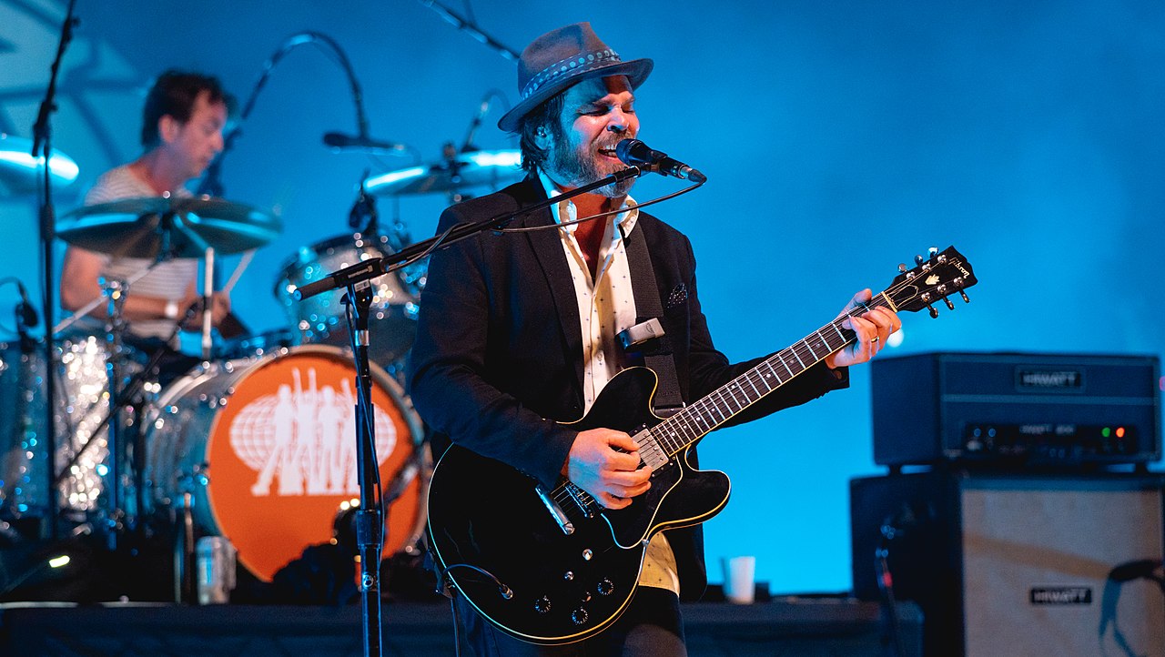 Supergrass celebra ‘I Should Coco’ em Glastonbury 2025