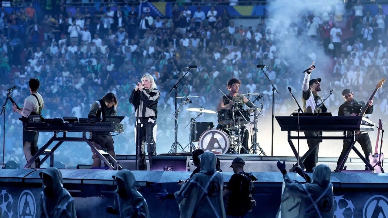 Van Basten critica apresentação do Linkin Park antes da final da Liga dos Campeões