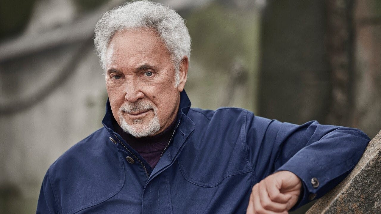 Tom Jones chega aos 90 anos! Cinco álbuns para conhecer