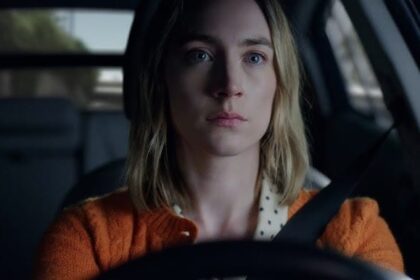 Talking Heads anuncia primeiro videoclipe oficial de “Psycho Killer” com atriz Saoirse Ronan