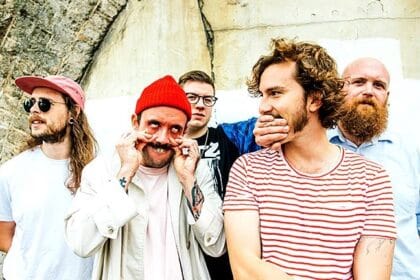 Idles lança “Rabbit Run” para trilha do novo filme de Darren Aronofsky