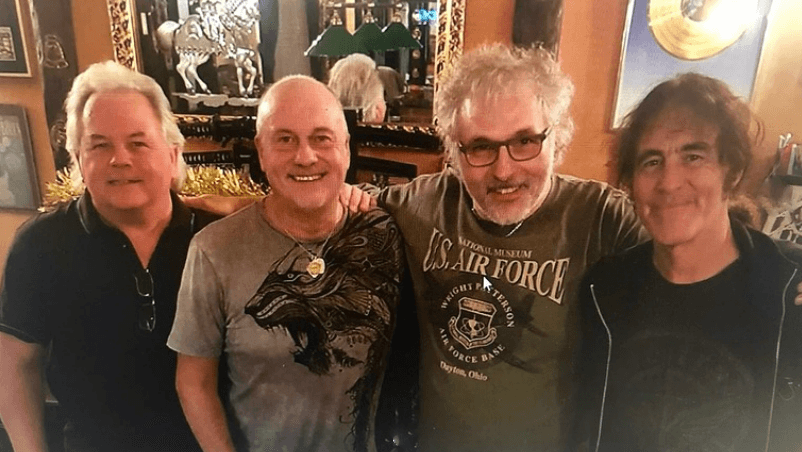 Iron Maiden presta homenagem a Paul Mario Day
