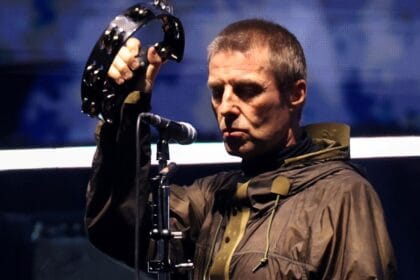 Liam Gallagher provoca Coldplay em show do Oasis em Manchester