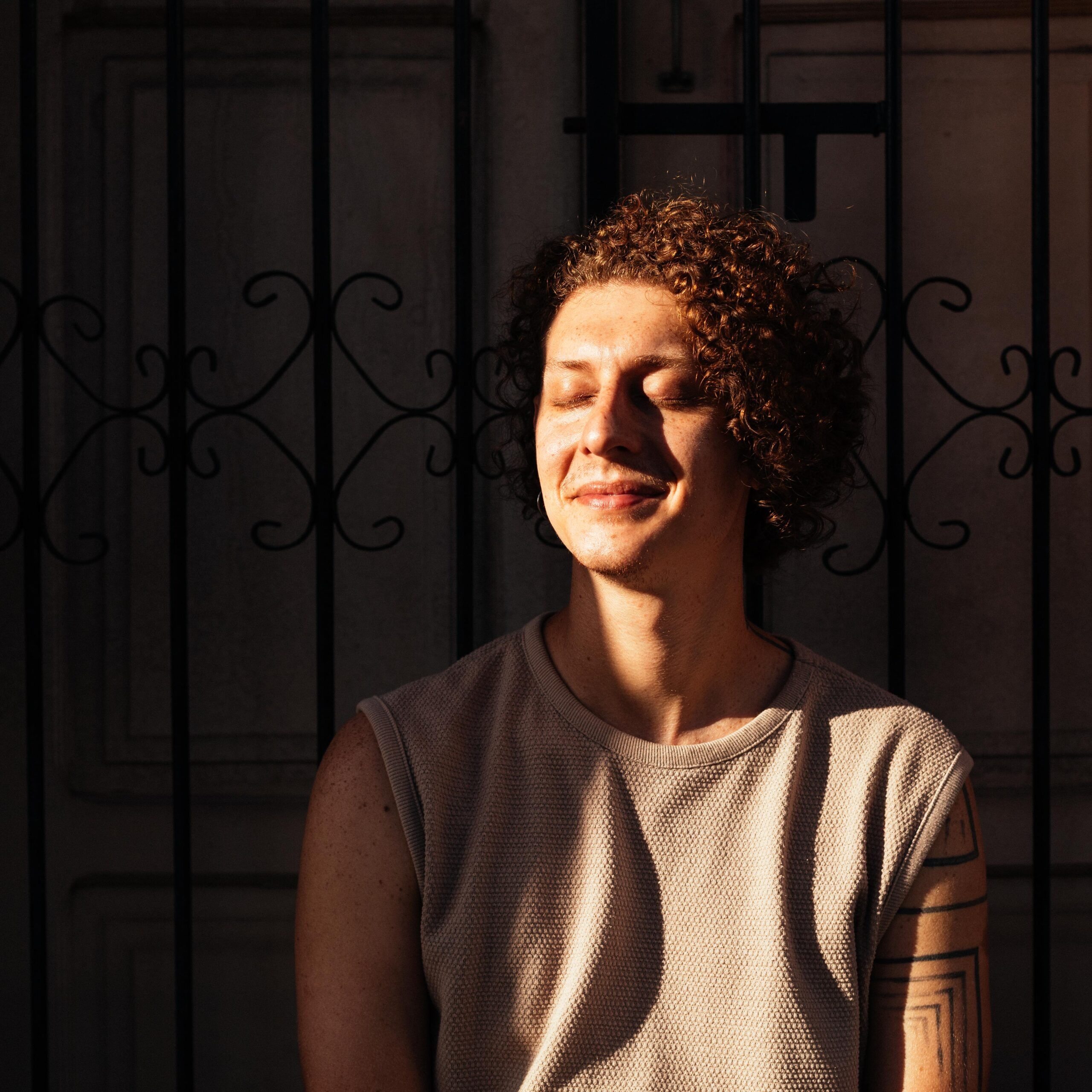 Nando Montenegro lança EP “RUMO”: Uma trilha poética para a alma de um artista que cultua o som, o silêncio e a palavra através do canto e da intimidade da sua voz