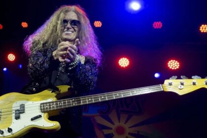 Glenn Hughes antecipa novo disco com a faixa “Voice in My Head”