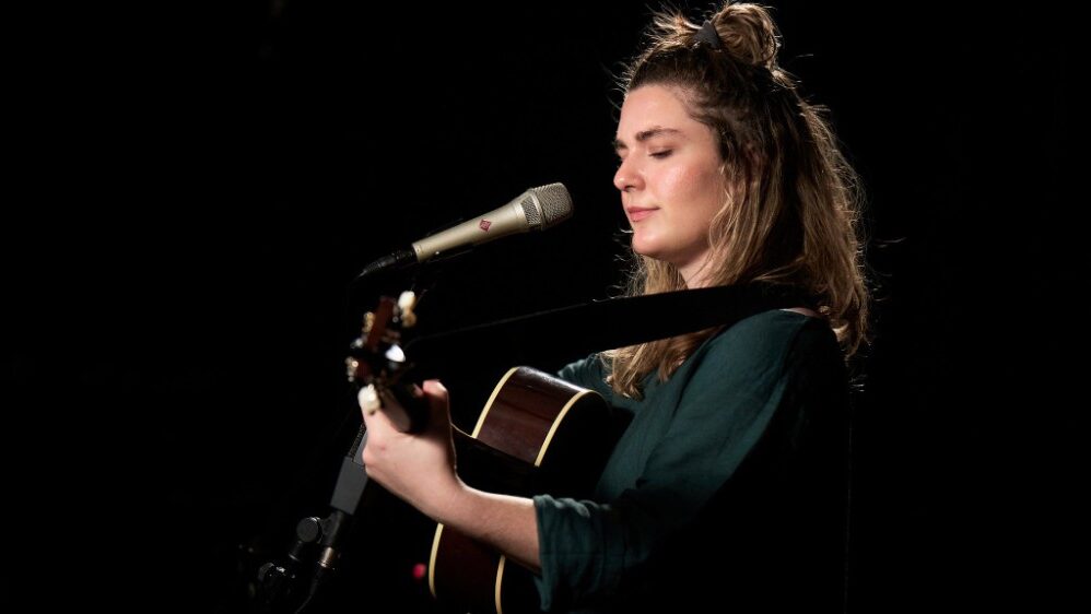 Olivia Barton Anuncia Novo Álbum: “For Myself and for You”