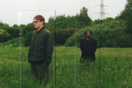 Oscar Farrell anuncia “So Far South” com Sampha