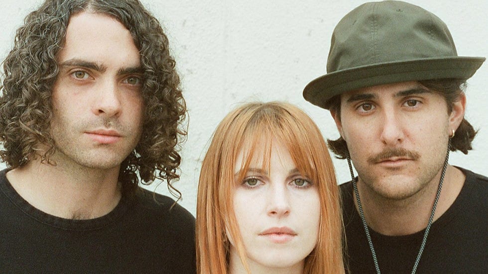 Paramore celebra 20 anos de “All We Know Is Falling” com edição deluxe
