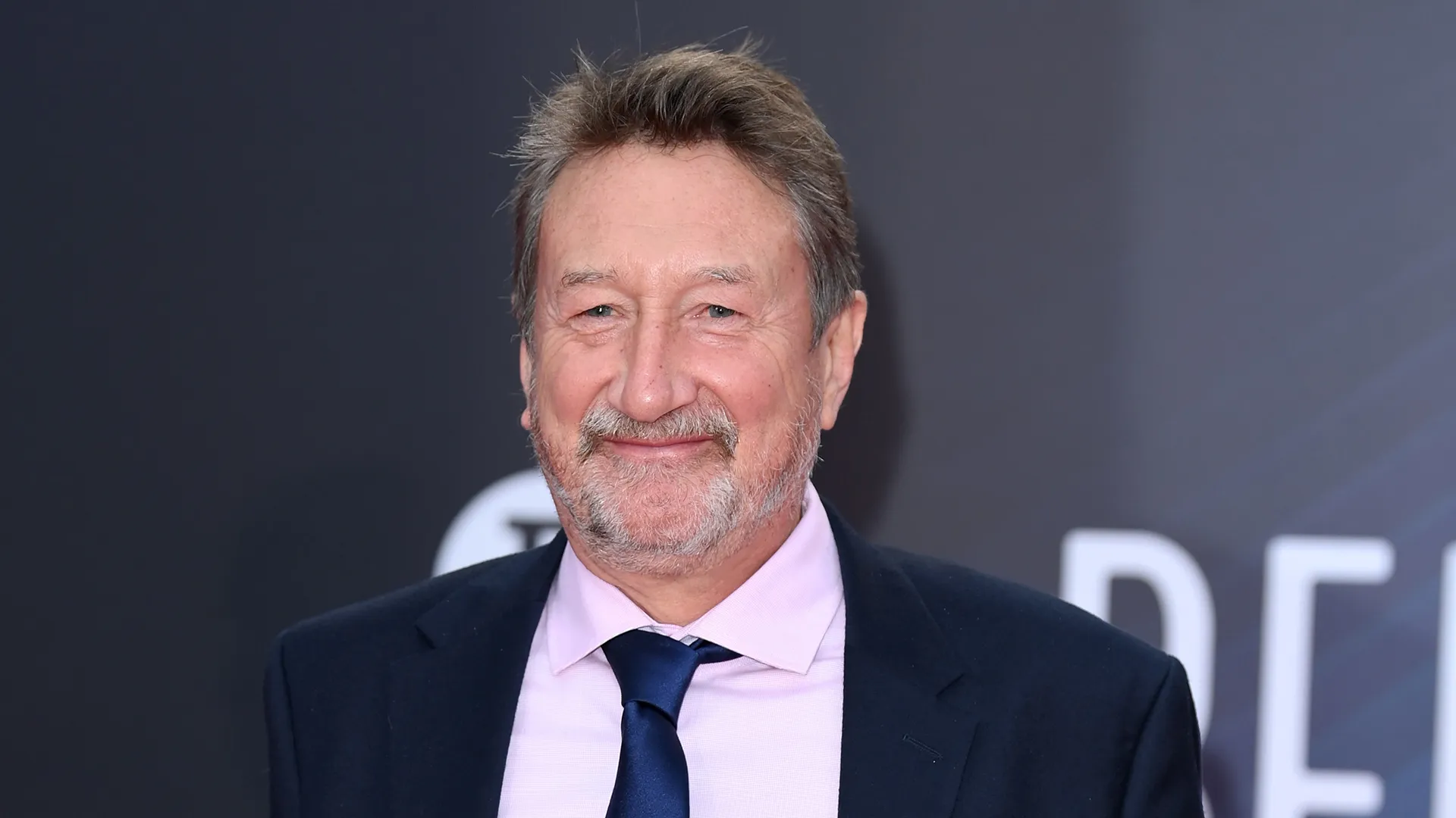 Steven Knight assume roteiro do novo filme de James Bond, com direção de Denis Villeneuve