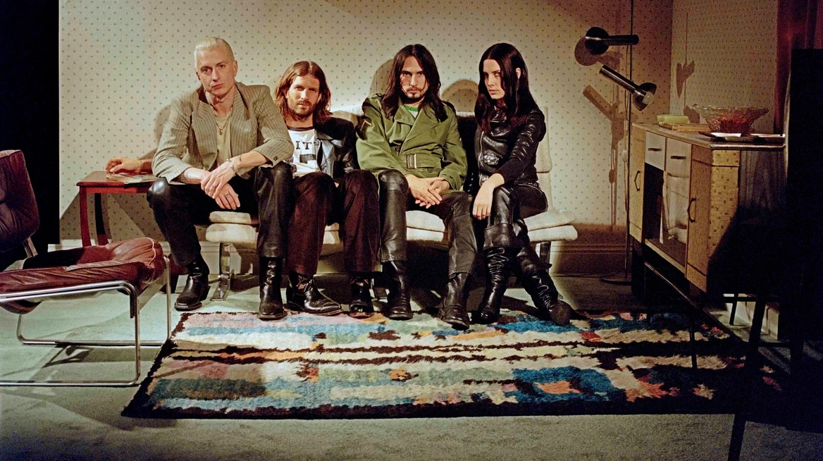 O novo single do Wolf Alice, “The Sofa”, explora o conforto do lar