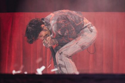 Oli Sykes explica decisão do Bring Me The Horizon de regravar “Count Your Blessings”