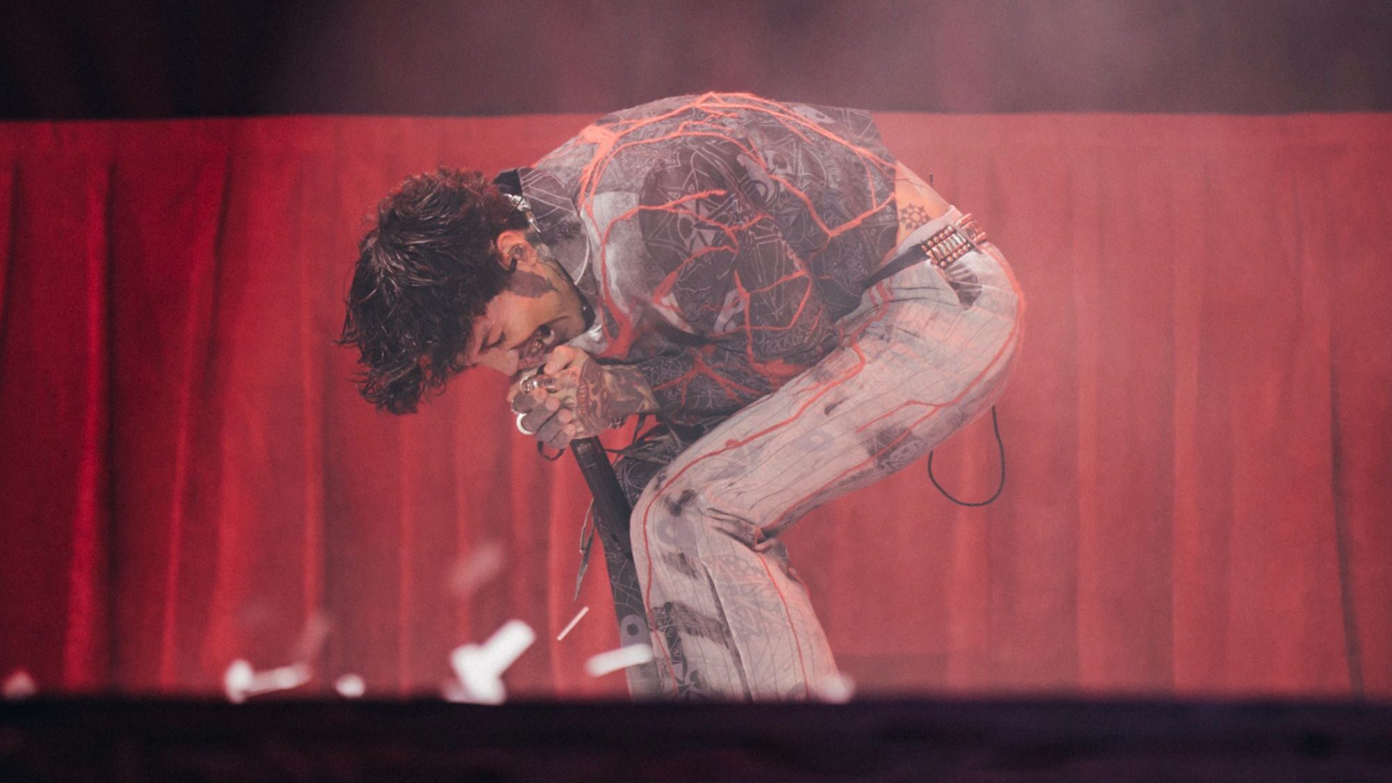 Oli Sykes regrava vocais deathcore para álbum de 20 anos do Bring Me The Horizon