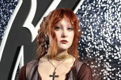 Chappell Roan vai introduzir Cyndi Lauper no Hall da Fama