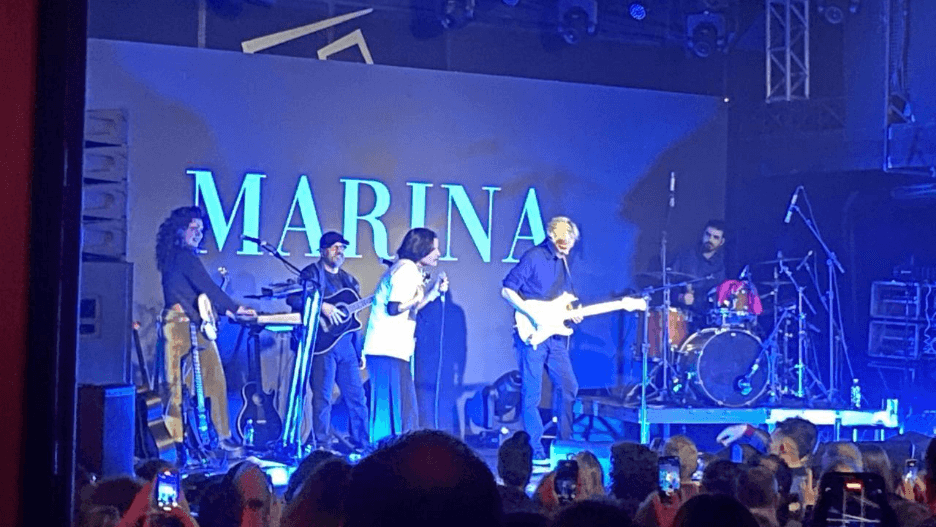 Marina Lima revisita carreira para um Opinião lotado em Porto Alegre