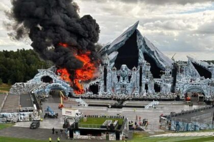 Palco principal do Tomorrowland é destruído por incêndio dias antes do festival
