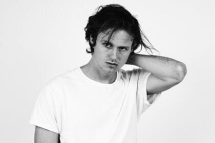 Whitmer Thomas lança EP “Tilt” com single “Bronco Buster”